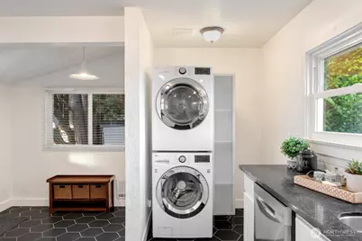 8451 30th Avenue SW, Seattle, WA 98126 - Photo 17