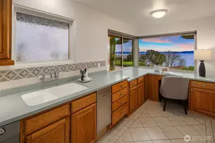 2510 Magnolia Blvd W, Seattle, WA 98199 - Photo 19