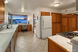 2510 Magnolia Blvd W, Seattle, WA 98199 - Photo 21