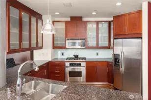 2033 2nd Ave, Seattle, WA 98121 - Photo 11