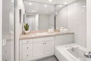 2400 8th Ave N, Seattle, WA 98109 - Photo 17