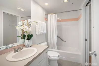 2400 8th Avenue N #2, Seattle, WA 98109 - Photo 17