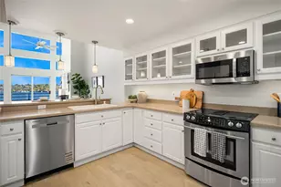 2400 8th Ave N, Seattle, WA 98109 - Photo 13