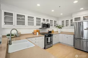 2400 8th Ave N, Seattle, WA 98109 - Photo 11