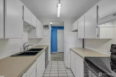 12631 NE 9th Place #C305, Bellevue, WA 98005 - Photo 11