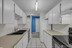 12631 NE 9th Pl, Bellevue, WA 98005 - Photo 11