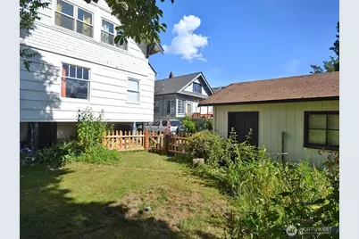 7039 24th Avenue NW, Seattle, WA 98117 - Photo 5