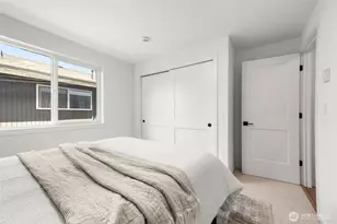 9526 Interlake Ave N, Seattle, WA 98103 - Photo 13