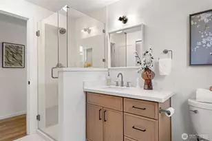 9526 Interlake Ave N, Seattle, WA 98103 - Photo 11