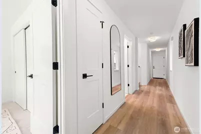 9526 Interlake Avenue N, Seattle, WA 98103 - Photo 5