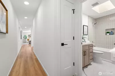 9526 Interlake Avenue N, Seattle, WA 98103 - Photo 27