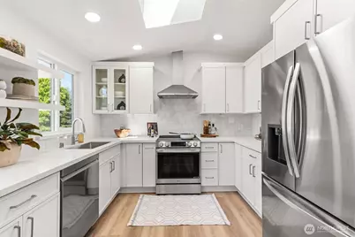 9526 Interlake Avenue N, Seattle, WA 98103 - Photo 21