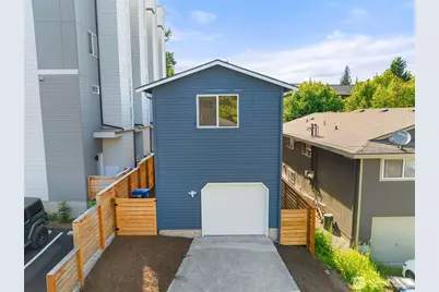 9526 Interlake Avenue N, Seattle, WA 98103 - Photo 33