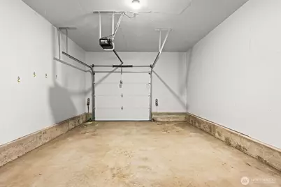 9526 Interlake Avenue N, Seattle, WA 98103 - Photo 31