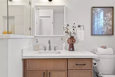 9526 Interlake Avenue N, Seattle, WA 98103 - Photo 9