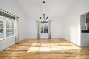 2419 SW Capital Dr, Oak Harbor, WA 98277 - Photo 9