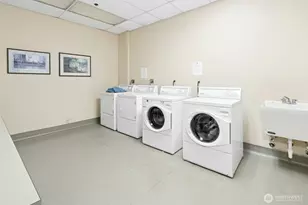 201 Galer St, Seattle, WA 98109 - Photo 25