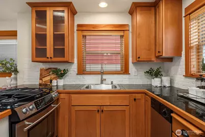 6537 34th Avenue SW, Seattle, WA 98126 - Photo 5