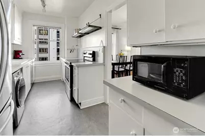 1017 Minor Avenue #1303, Seattle, WA 98104 - Photo 9