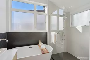 515 Howe St, Seattle, WA 98109 - Photo 19