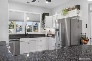 290 Columbia St, Cathlamet, WA 98612 - Photo 5