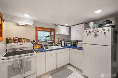 341 NE 51st Street, Seattle, WA 98105 - Photo 17