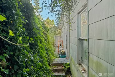 341 NE 51st Street, Seattle, WA 98105 - Photo 25