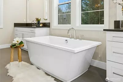 8784 NE Winslow Grove Ct, Bainbridge Island, WA 98110 - Photo 27