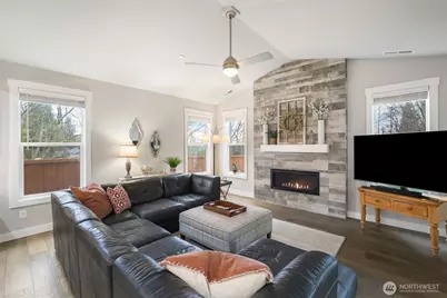 2403 12th Street Pl SW, Puyallup, WA 98373 - Photo 3