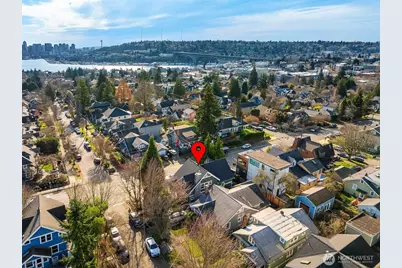 4003 Densmore Avenue N, Seattle, WA 98103 - Photo 21