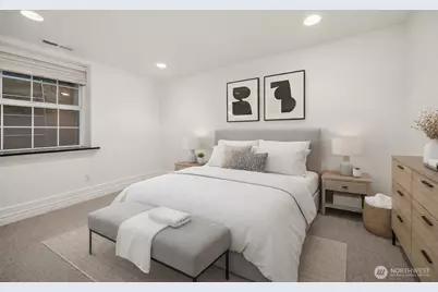 4003 Densmore Avenue N, Seattle, WA 98103 - Photo 17