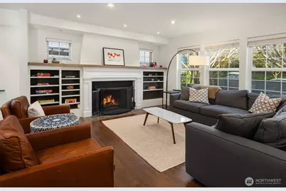 4003 Densmore Avenue N, Seattle, WA 98103 - Photo 5