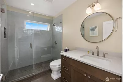 4003 Densmore Avenue N, Seattle, WA 98103 - Photo 7