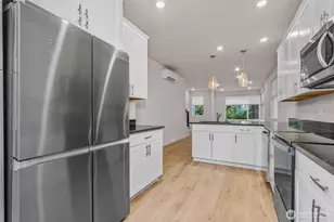 2121 N 148th St, Shoreline, WA 98133 - Photo 7