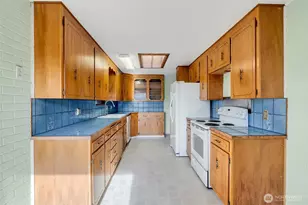 8637 24th Ave SW, Seattle, WA 98106 - Photo 9