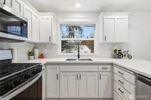 2707 NE 123rd St, Seattle, WA 98125 - Photo 7