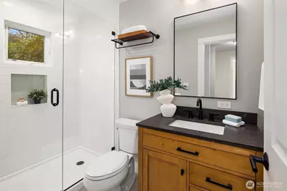 721 N 97th Street, Seattle, WA 98103 - Photo 15