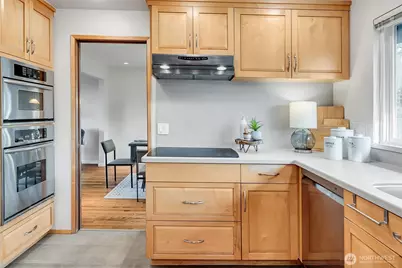 12161 SE 17th Place, Bellevue, WA 98005 - Photo 9