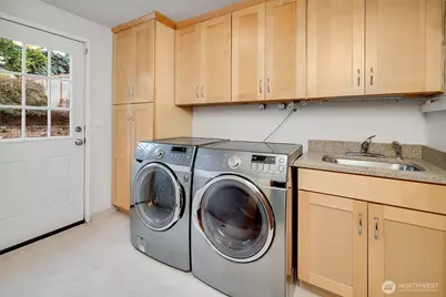 12161 SE 17th Place, Bellevue, WA 98005 - Photo 29