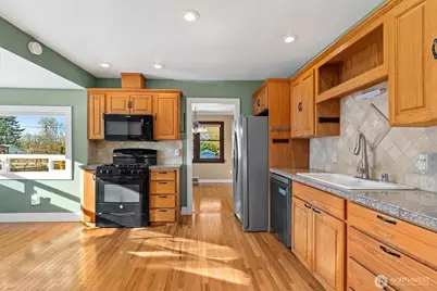 8515 Golden Given Road E, Tacoma, WA 98445 - Photo 7