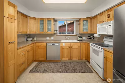 8818 22nd Avenue SW, Seattle, WA 98106 - Photo 15