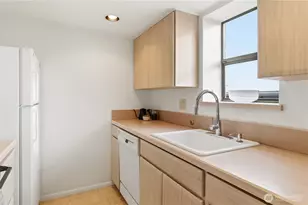 912 3rd Ave W, Seattle, WA 98119 - Photo 15