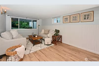 10332 Ashworth Avenue N, Seattle, WA 98133 - Photo 19