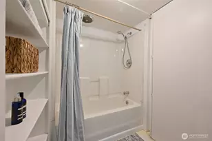 10332 Ashworth Ave N, Seattle, WA 98133 - Photo 21