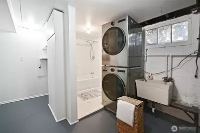 10332 Ashworth Avenue N, Seattle, WA 98133 - Photo 23