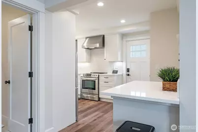 2100 1st Avenue W, Seattle, WA 98119 - Photo 13