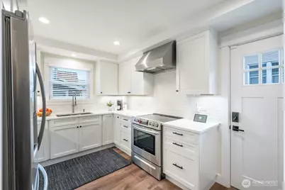 2100 1st Avenue W, Seattle, WA 98119 - Photo 17