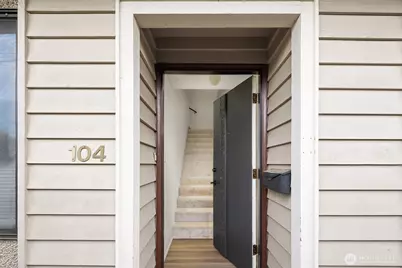 1612 33rd Street #104, Everett, WA 98201 - Photo 3