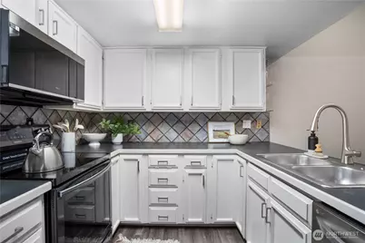 14609 NE 40th Street #H4, Bellevue, WA 98007 - Photo 13