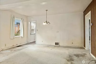 3835 35th Avenue W, Seattle, WA 98199 - Photo 7